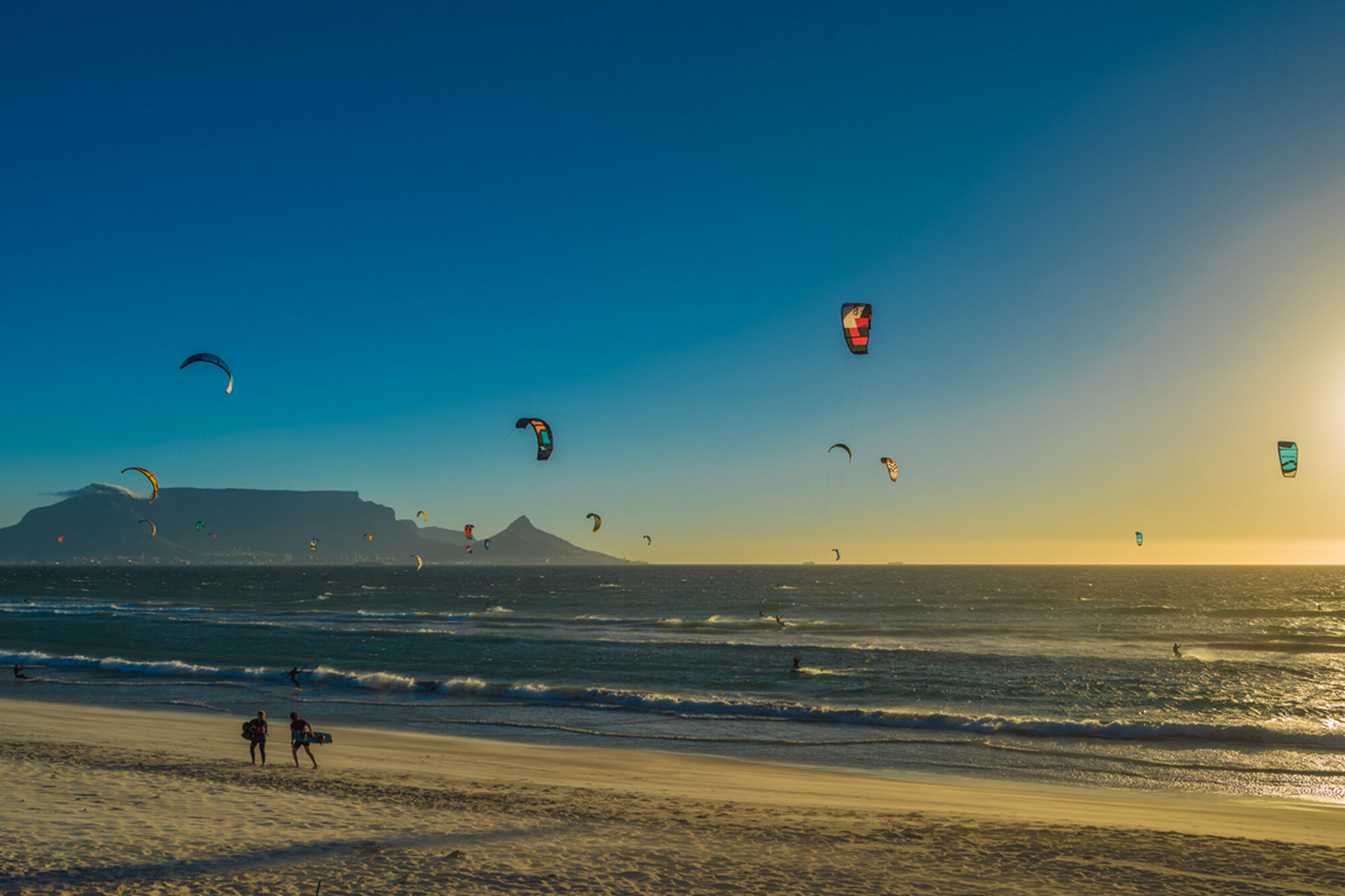 Kitesurfing in Bloubergstrand Kitesurfing in Bloubergstrand